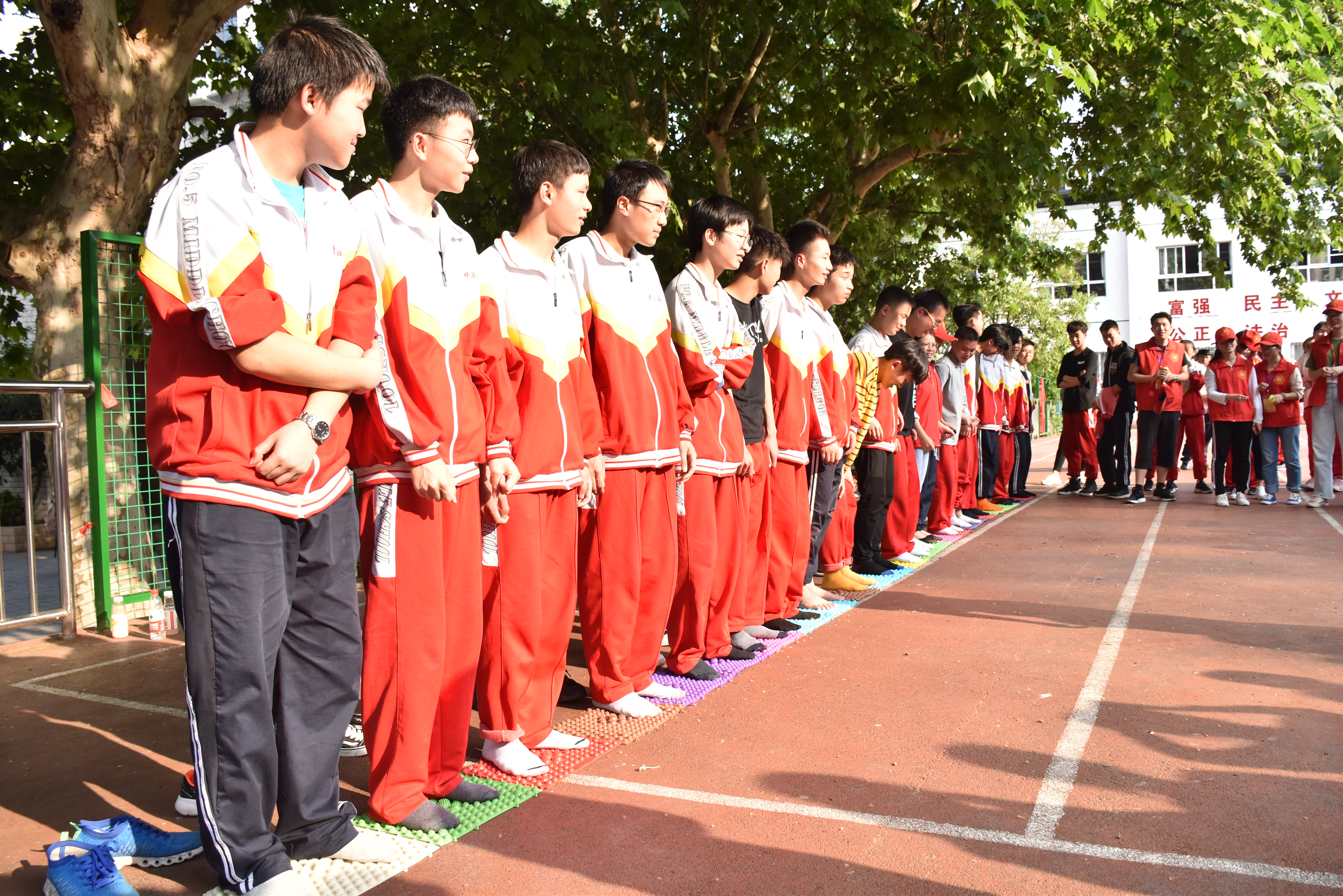 我校心理健康协会学生到贵阳市第五中学开展素质拓展活动